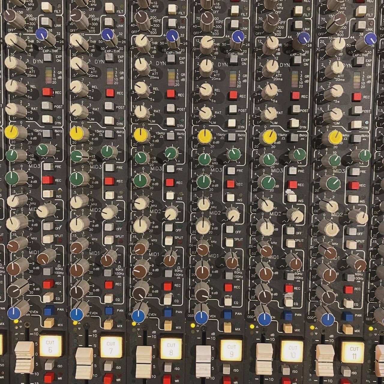 RegieA EQ console